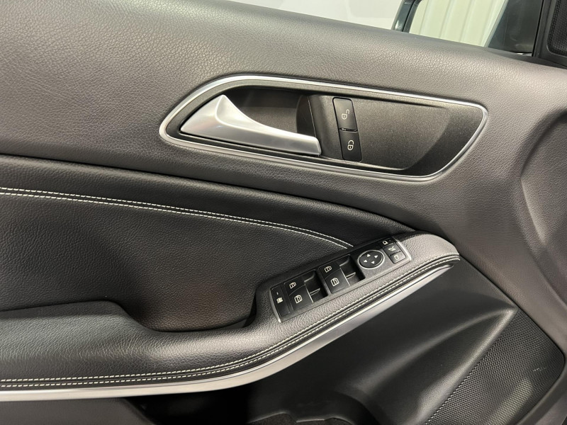 Photo 22 de l'offre de MERCEDES-BENZ CLASSE A 180 Business Edition à 18490€ chez VL Auto