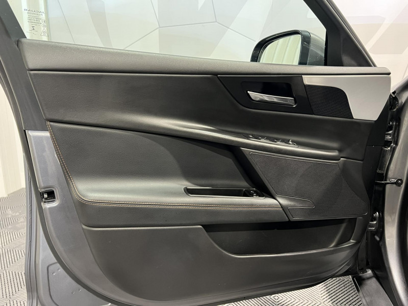 Photo 21 de l'offre de JAGUAR XE  2.0 D - 180 ch BVA AWD Prestige à 17990€ chez VL Auto