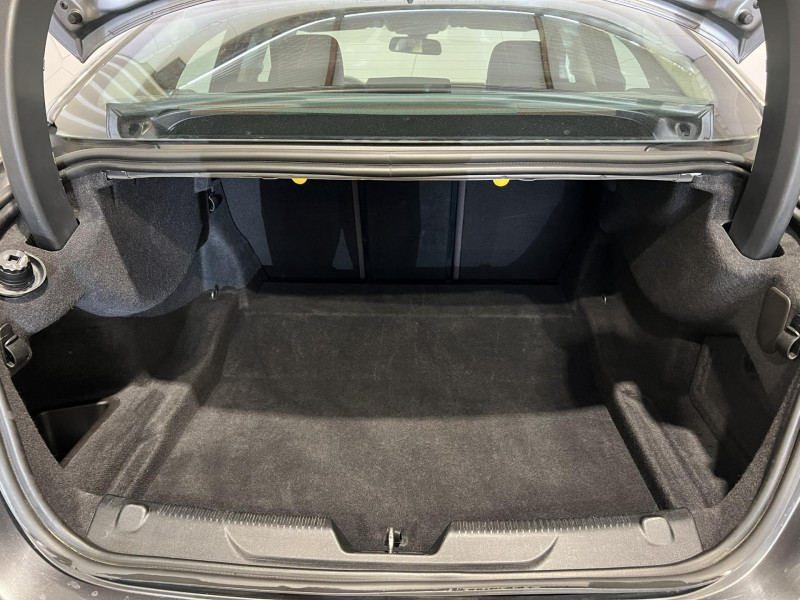 Photo 10 de l'offre de JAGUAR XE  2.0 D - 180 ch BVA AWD Prestige à 17990€ chez VL Auto