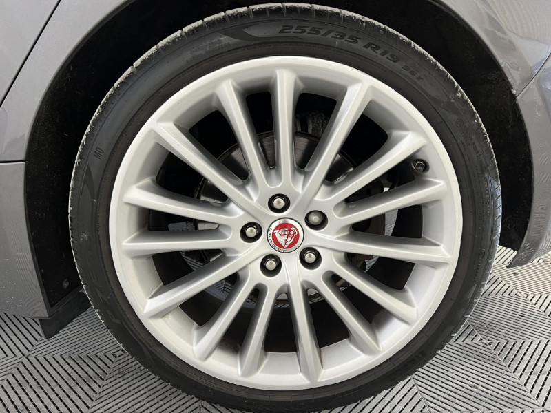 Photo 17 de l'offre de JAGUAR XE  2.0 D - 180 ch BVA AWD Prestige à 17990€ chez VL Auto
