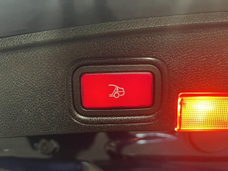 Photo 24 de l'offre de MERCEDES-BENZ CLASSE C Cabriolet 220 d 9G-Tronic Sportline à 20490€ chez VL Auto