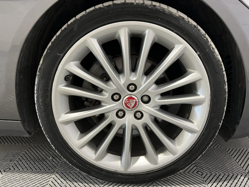 Photo 15 de l'offre de JAGUAR XE  2.0 D - 180 ch BVA AWD Prestige à 17990€ chez VL Auto