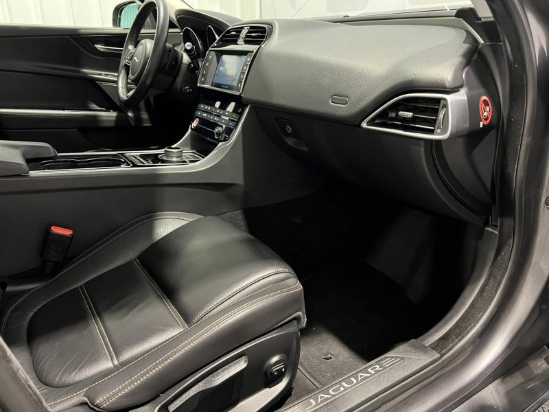 Photo 8 de l'offre de JAGUAR XE  2.0 D - 180 ch BVA AWD Prestige à 17990€ chez VL Auto