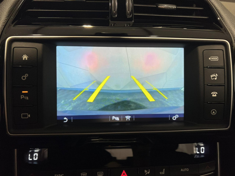Photo 20 de l'offre de JAGUAR XE  2.0 D - 180 ch BVA AWD Prestige à 17990€ chez VL Auto