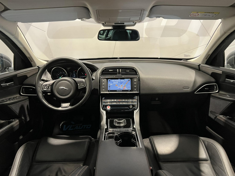 Photo 7 de l'offre de JAGUAR XE  2.0 D - 180 ch BVA AWD Prestige à 17990€ chez VL Auto
