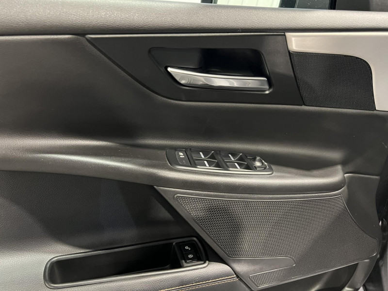 Photo 22 de l'offre de JAGUAR XE  2.0 D - 180 ch BVA AWD Prestige à 17990€ chez VL Auto