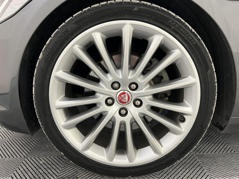 Photo 18 de l'offre de JAGUAR XE  2.0 D - 180 ch BVA AWD Prestige à 17990€ chez VL Auto