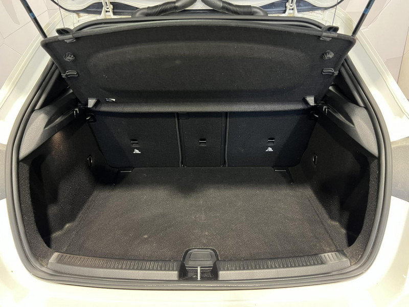 Photo 10 de l'offre de MERCEDES-BENZ CLASSE A 180 7G-DCT Progressive Line à 18990€ chez VL Auto