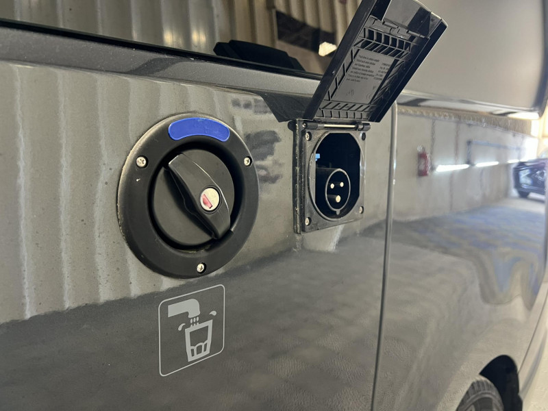 Photo 29 de l'offre de RENAULT TRAFIC Spacenomad 2.0 Blue dCi - 150 - BV EDC  III  Confort+ L1H1 Camping Car à 51990€ chez VL Auto