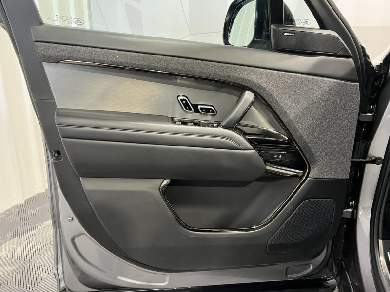 Photo 24 de l'offre de LAND-ROVER RANGE ROVER SPORT P440e 3.0L i6 PHEV 440ch Dynamic SE à 76990€ chez VL Auto