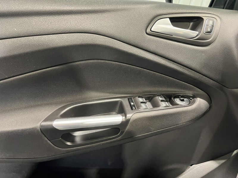 Photo 17 de l'offre de FORD C-MAX  1.5 TDCi 120 S&S Powershift Trend Business à 13490€ chez VL Auto