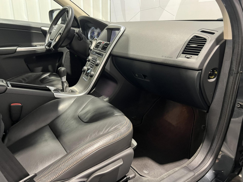 Photo 8 de l'offre de VOLVO XC60  D4 163 ch Stop&Start Momentum à 14990€ chez VL Auto