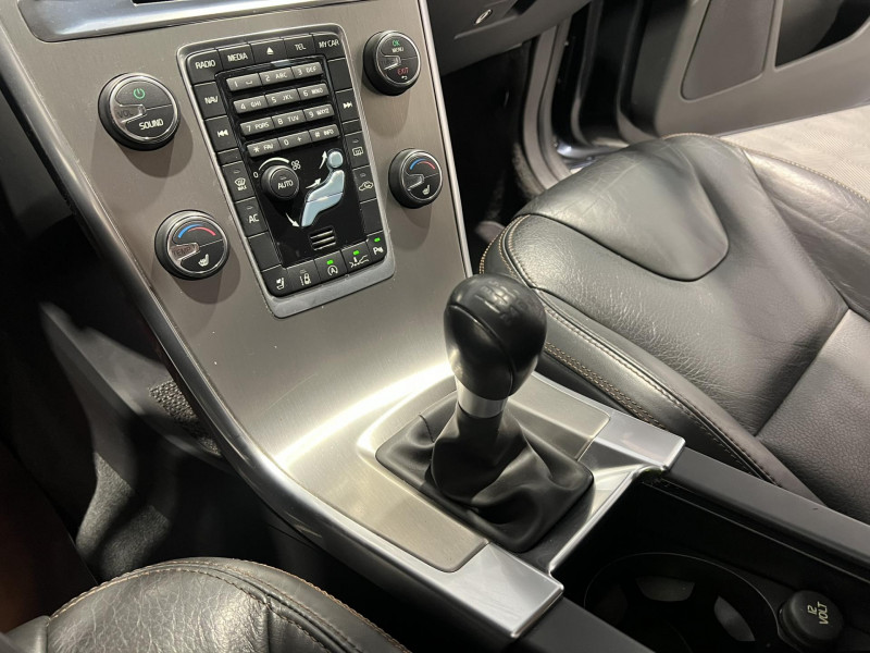 Photo 13 de l'offre de VOLVO XC60  D4 163 ch Stop&Start Momentum à 14990€ chez VL Auto