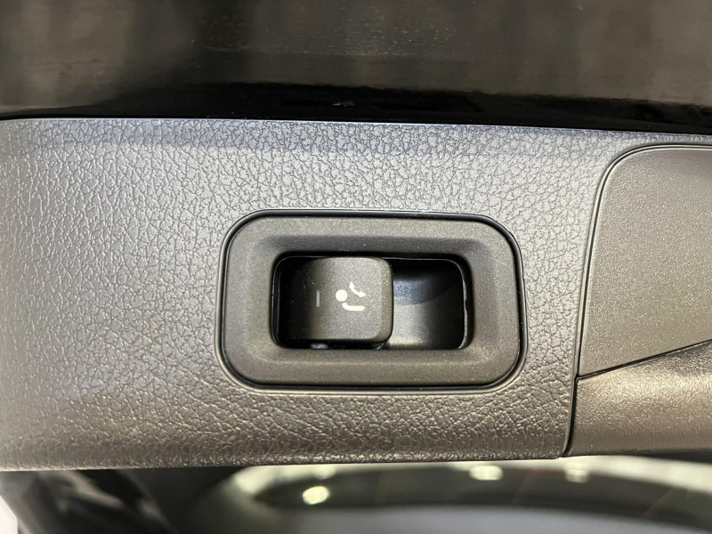 Photo 21 de l'offre de MERCEDES-BENZ GLB  220 d 8G-DCT 4Matic AMG Line 7 Places à 33990€ chez VL Auto