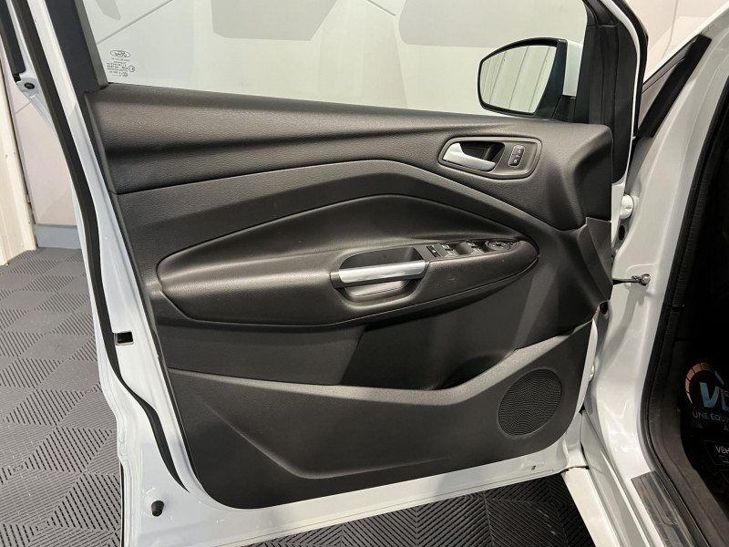 Photo 20 de l'offre de FORD KUGA 2.0 TDCi 180 S&S 4x4 Powershift ST-Line à 14990€ chez VL Auto