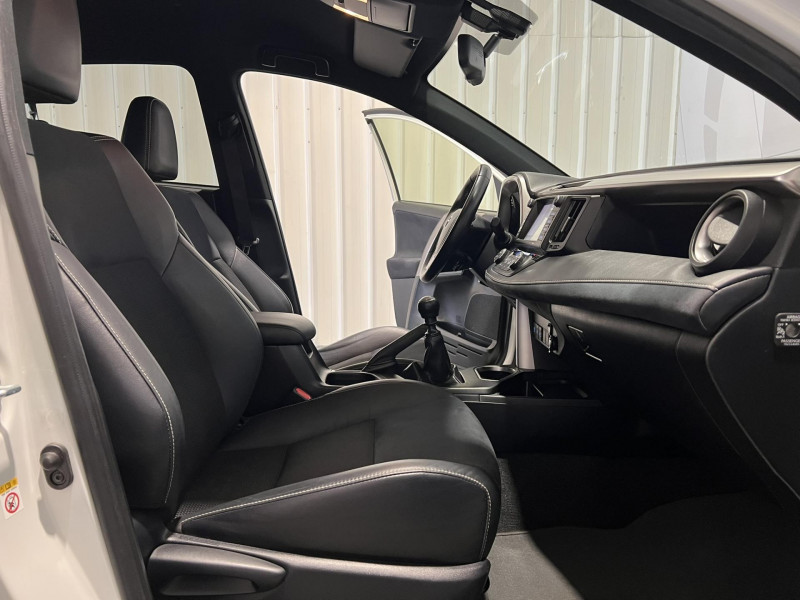 Photo 8 de l'offre de TOYOTA RAV4  143 D-4D 2WD Design à 13490€ chez VL Auto