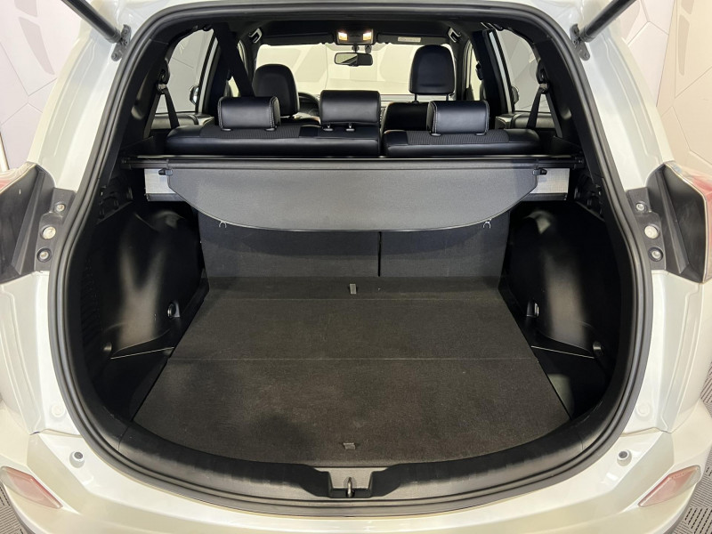 Photo 17 de l'offre de TOYOTA RAV4  143 D-4D 2WD Design à 13490€ chez VL Auto