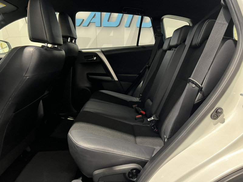 Photo 9 de l'offre de TOYOTA RAV4  143 D-4D 2WD Design à 13490€ chez VL Auto