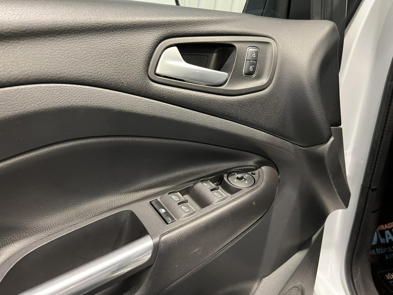 Photo 21 de l'offre de FORD KUGA 2.0 TDCi 180 S&S 4x4 Powershift ST-Line à 14990€ chez VL Auto