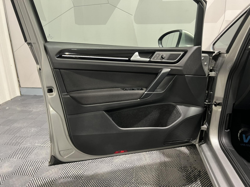 Photo 22 de l'offre de VOLKSWAGEN GOLF SPORTSVAN 1.4 TSI 125 BMT DSG7 Carat à 15490€ chez VL Auto