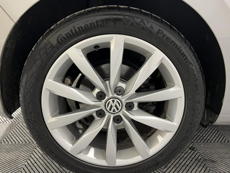 Photo 16 de l'offre de VOLKSWAGEN GOLF SPORTSVAN 1.4 TSI 125 BMT DSG7 Carat à 15490€ chez VL Auto