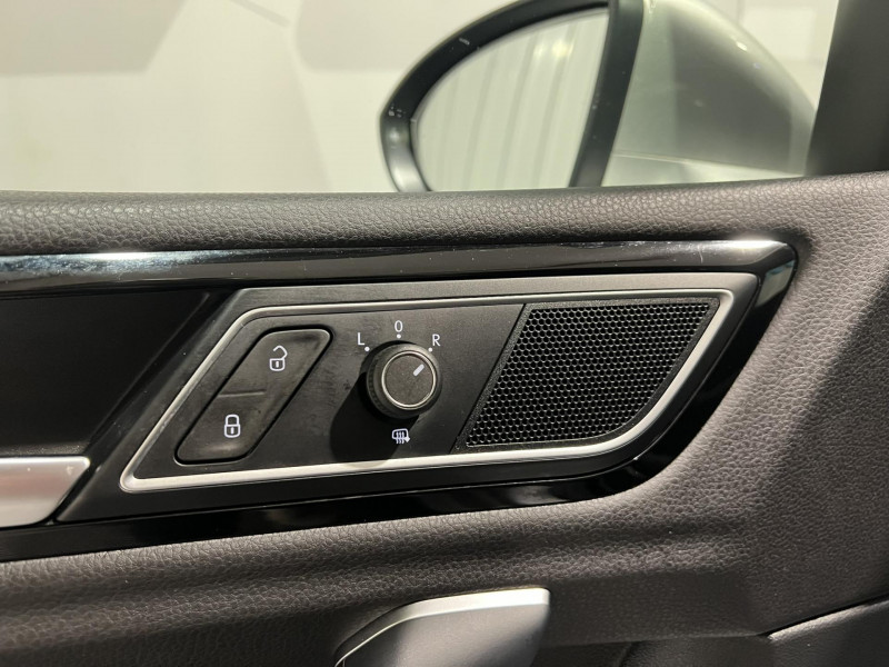 Photo 20 de l'offre de VOLKSWAGEN GOLF SPORTSVAN 1.4 TSI 125 BMT DSG7 Carat à 15490€ chez VL Auto