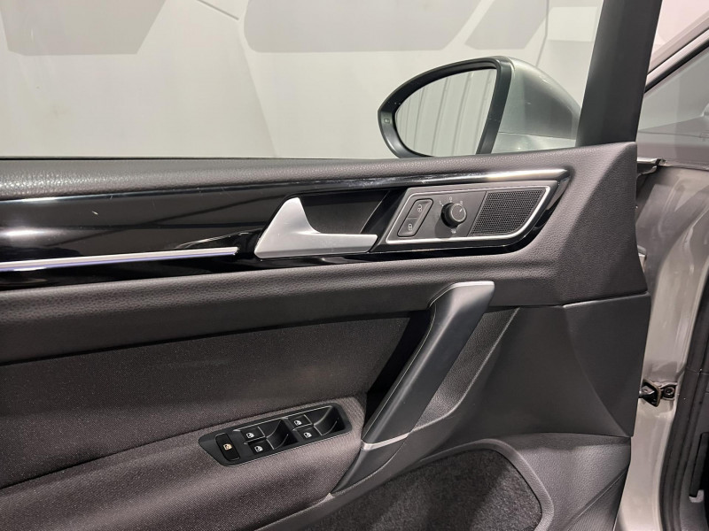 Photo 23 de l'offre de VOLKSWAGEN GOLF SPORTSVAN 1.4 TSI 125 BMT DSG7 Carat à 15490€ chez VL Auto