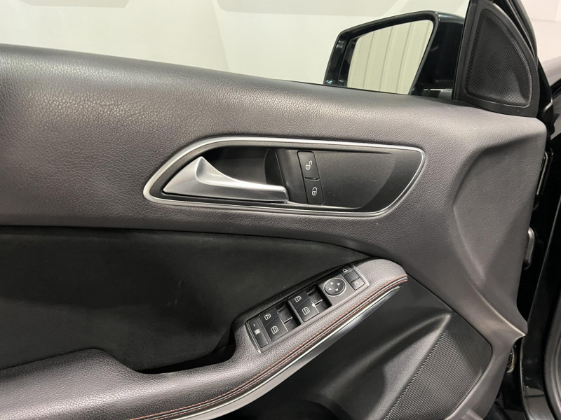 Photo 22 de l'offre de MERCEDES-BENZ CLASSE A 180 BlueEFFICIENCY BVA Fascination à 13990€ chez VL Auto