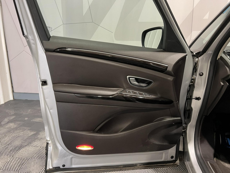 Photo 25 de l'offre de RENAULT ESPACE dCi 160 Energy Twin Turbo Intens EDC 7 Places à 15490€ chez VL Auto