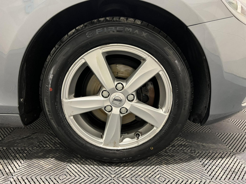 Photo 16 de l'offre de VOLVO V40  D2 120 Kinetic à 12490€ chez VL Auto