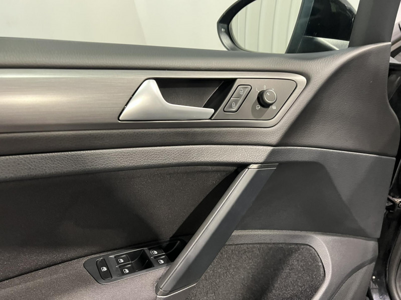 Photo 24 de l'offre de VOLKSWAGEN GOLF 1.6 TDI 115 FAP DSG7 Confortline à 16990€ chez VL Auto