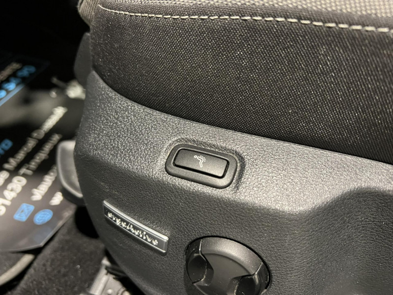 Photo 21 de l'offre de VOLKSWAGEN GOLF 1.6 TDI 115 FAP DSG7 Confortline à 16990€ chez VL Auto