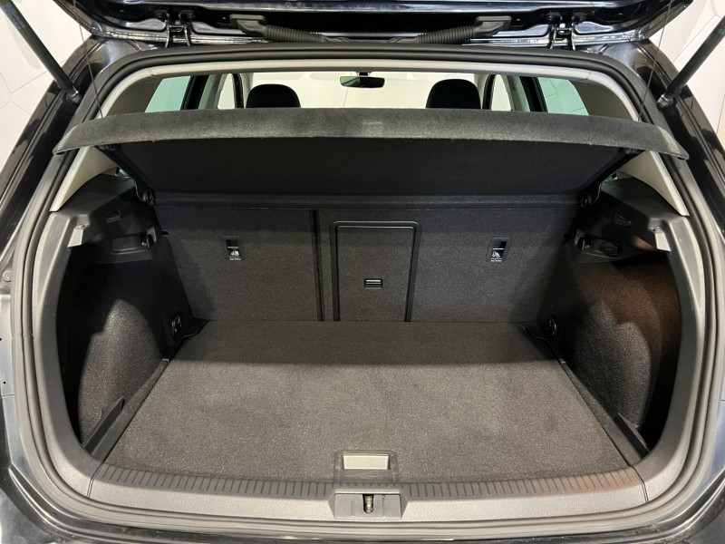 Photo 16 de l'offre de VOLKSWAGEN GOLF 1.6 TDI 115 FAP DSG7 Confortline à 16990€ chez VL Auto
