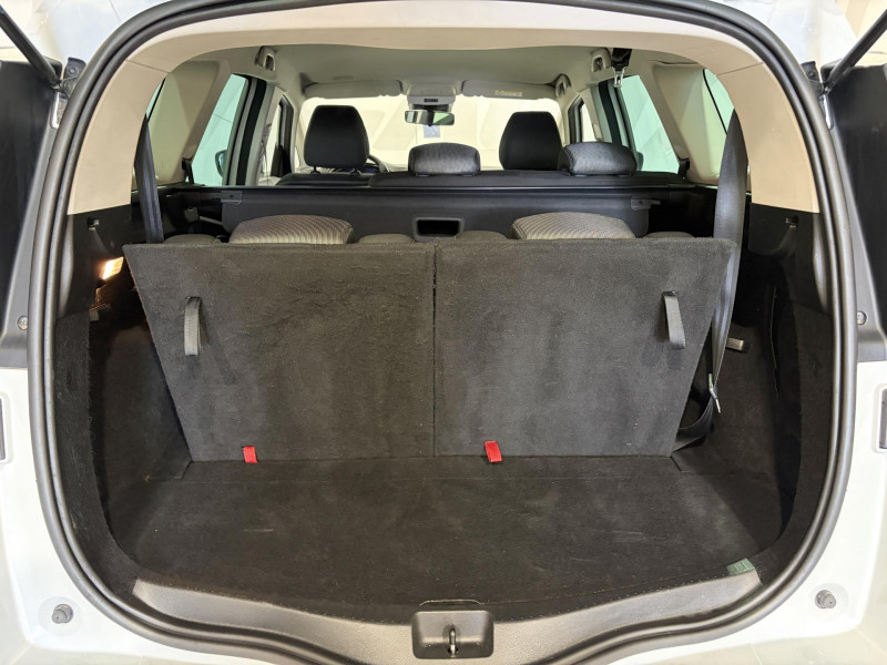 Photo 15 de l'offre de RENAULT GRAND SCENIC Blue dCi 120 Business 7 Places à 15490€ chez VL Auto