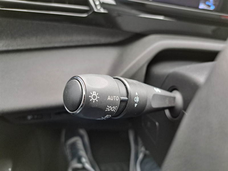 Photo 21 de l'offre de Peugeot 308 (3) 1.5 BLUEHDI 130 AUTO8 ALLURE à 24990€ chez Carlyss automobiles Vitré