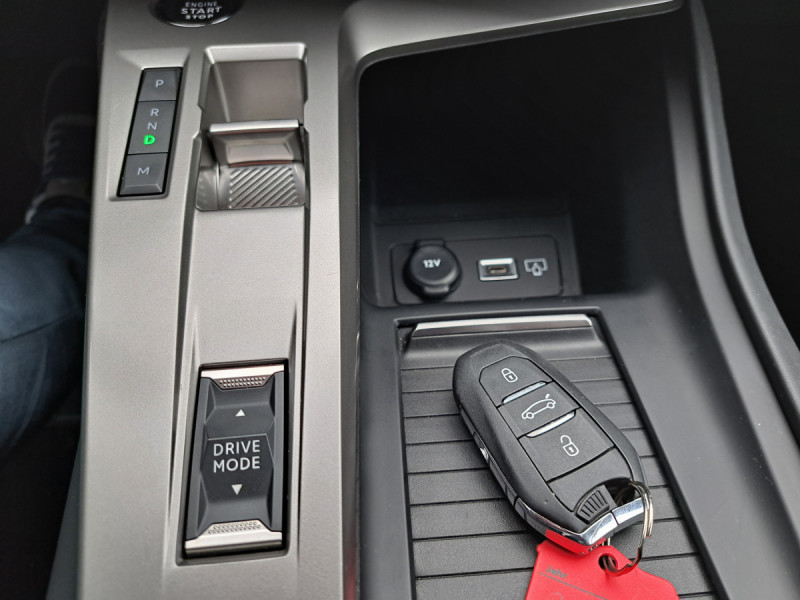 Photo 15 de l'offre de Peugeot 308 (3) 1.5 BLUEHDI 130 AUTO8 ALLURE à 24990€ chez Carlyss automobiles Vitré