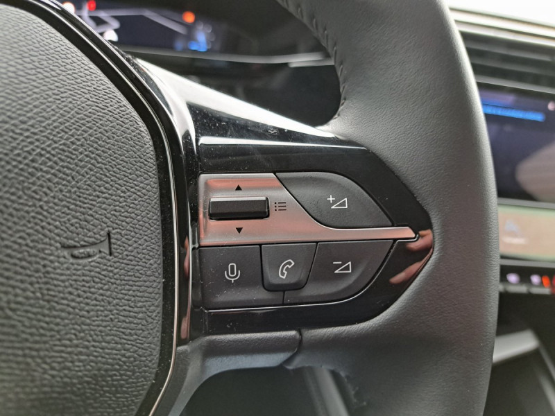 Photo 20 de l'offre de Peugeot 308 (3) 1.5 BLUEHDI 130 AUTO8 ALLURE à 24990€ chez Carlyss automobiles Vitré