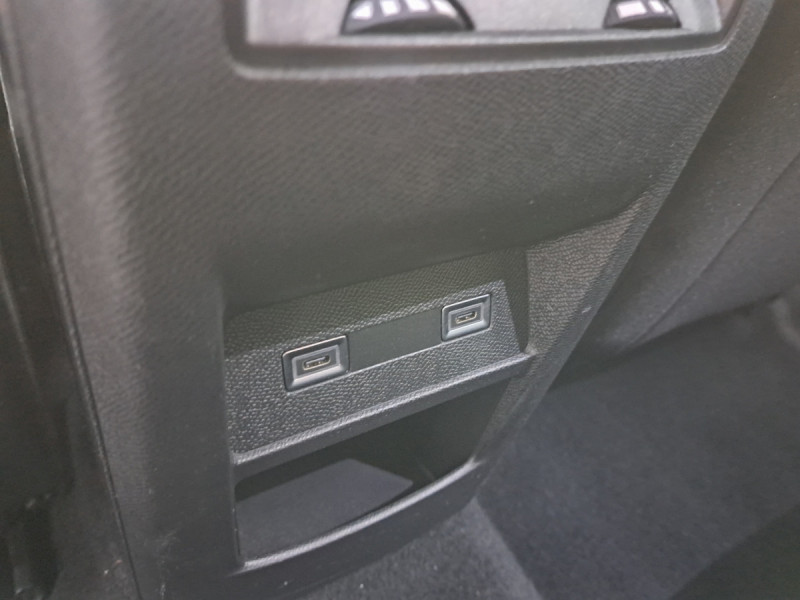 Photo 9 de l'offre de Peugeot 308 (3) 1.5 BLUEHDI 130 AUTO8 ALLURE à 24990€ chez Carlyss automobiles Vitré