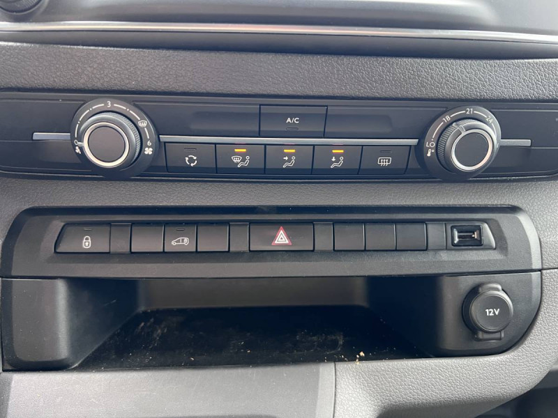 Photo 17 de l'offre de Toyota Proace (2) 15658 euros HT MEDIUM 115 D-4D BUSINESS à 18790€ chez Carlyss automobiles Vitré