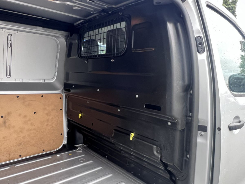 Photo 7 de l'offre de Toyota Proace (2) 15658 euros HT MEDIUM 115 D-4D BUSINESS à 18790€ chez Carlyss automobiles Vitré