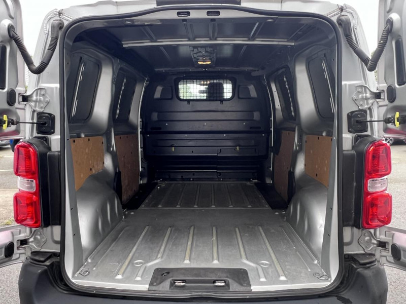 Photo 6 de l'offre de Toyota Proace (2) 15658 euros HT MEDIUM 115 D-4D BUSINESS à 18790€ chez Carlyss automobiles Vitré