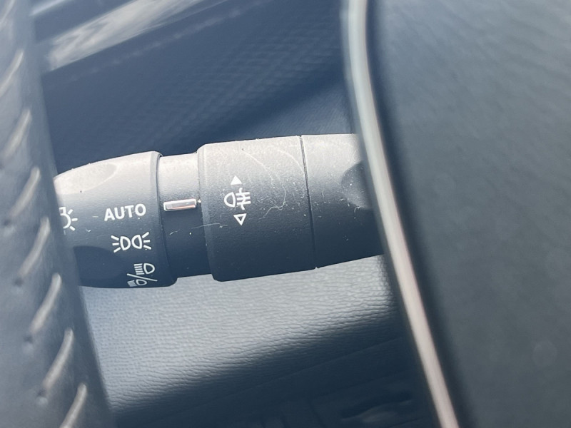 Photo 16 de l'offre de Peugeot 308 (3) BlueHDI 130 ACTIVE PACK à 15990€ chez Carlyss automobiles Vitré