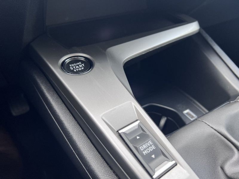 Photo 15 de l'offre de Peugeot 308 (3) BlueHDI 130 ACTIVE PACK à 15990€ chez Carlyss automobiles Vitré