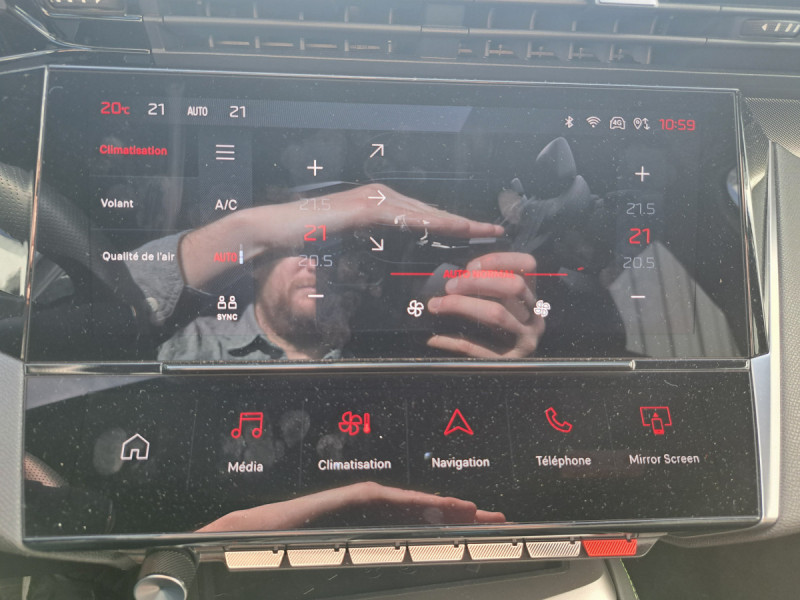 Photo 14 de l'offre de Peugeot 308 SW (3) BlueHDi 130 EAT 8 GT à 24490€ chez Carlyss automobiles Vitré