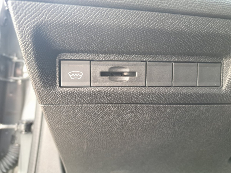 Photo 27 de l'offre de Peugeot 308 SW (3) BlueHDi 130 EAT 8 GT à 24490€ chez Carlyss automobiles Vitré