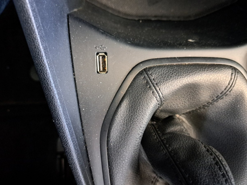 Photo 14 de l'offre de Ford Fiesta (7) 1.0 EcoBoost 95ch CONNECT BUSINESS à 9490€ chez Carlyss automobiles Vitré