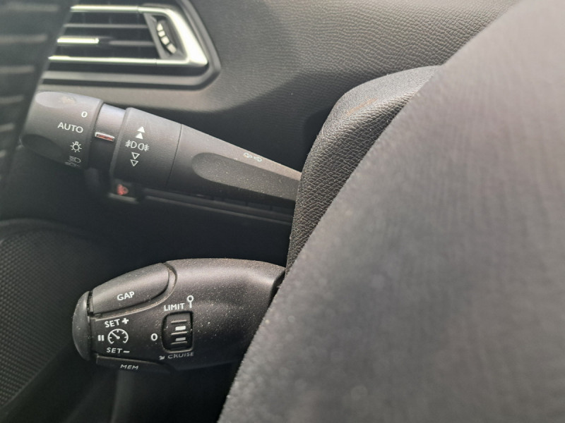 Photo 17 de l'offre de PEUGEOT 308 (2) BlueHDi 130 S&S ALLURE à 10990€ chez Carlyss automobiles Vitré