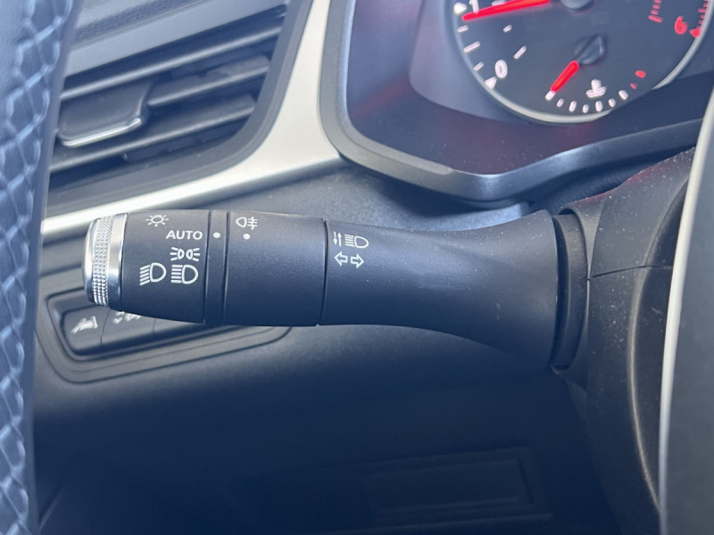 Photo 16 de l'offre de Renault Captur (2) Business Blue dCi 115 à 12990€ chez Carlyss automobiles Vitré