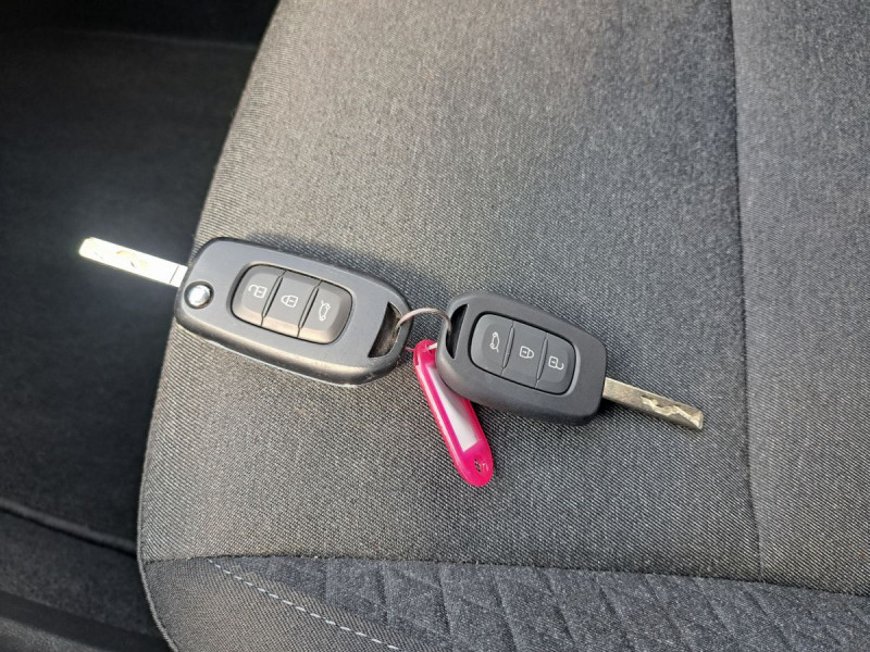 Photo 20 de l'offre de RENAULT Clio (5) Business TCe 90 -21 à 12990€ chez Carlyss automobiles Vitré