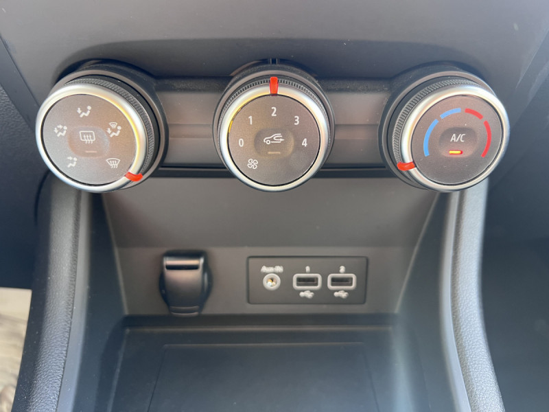 Photo 13 de l'offre de Renault Captur (2) Business Blue dCi 115 à 12990€ chez Carlyss automobiles Vitré